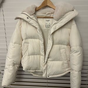 Abercrombie & Fitch Women's Elevated Mini Puffer Coat